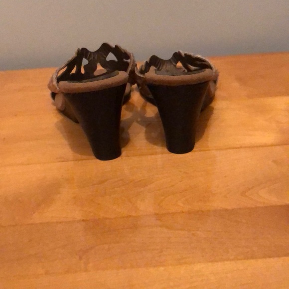 Gold heels - Picture 3 of 5